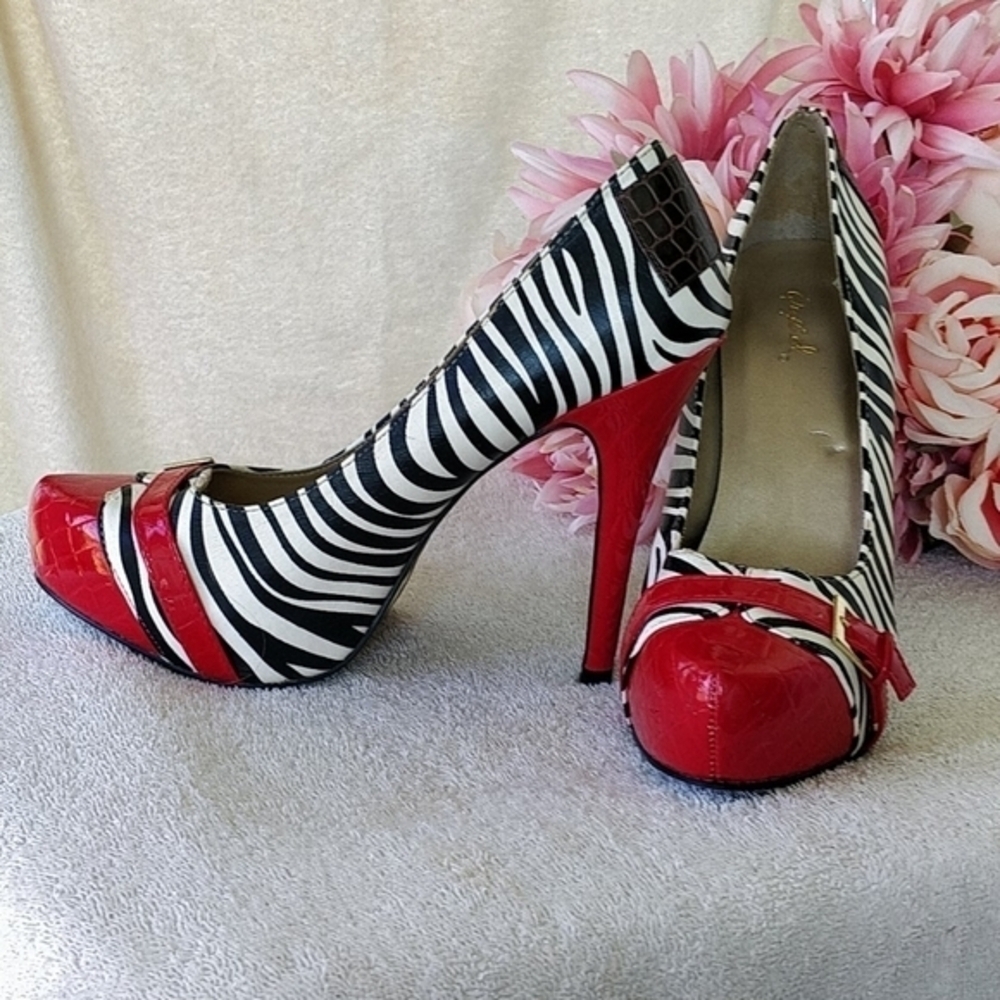 ⭐️HOST PICK⭐️🛍Bundle sale🛍Zebra  Print Heels